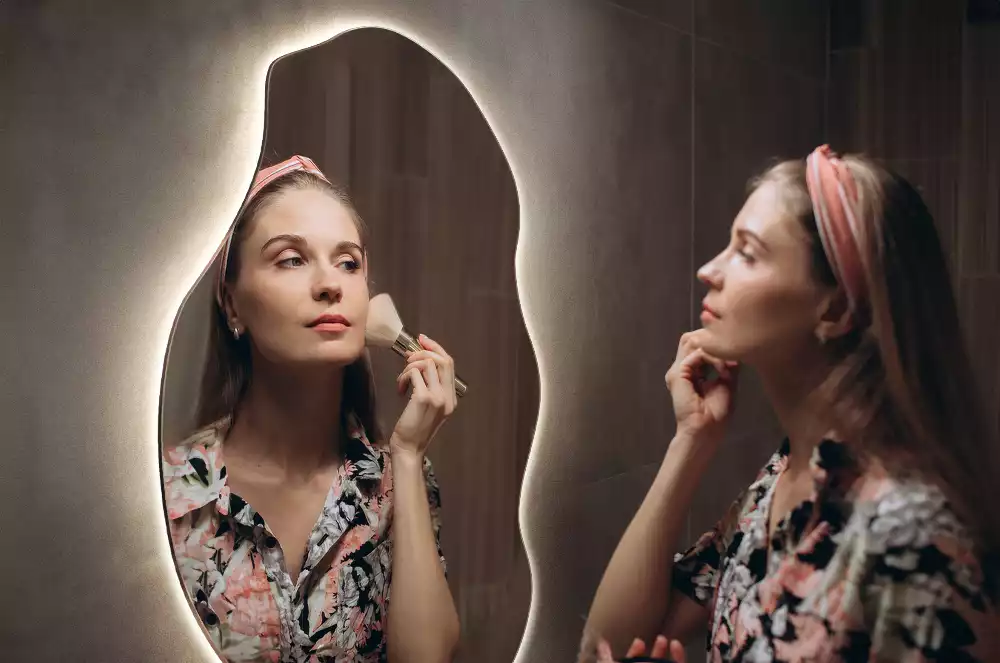 Miroir forme irrégulière spot lumineux LED