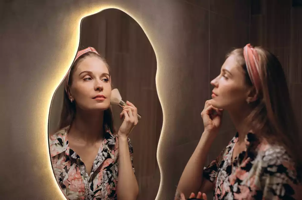 Miroir forme irrégulière spot lumineux LED