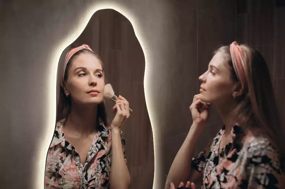 Miroir forme organique élégant