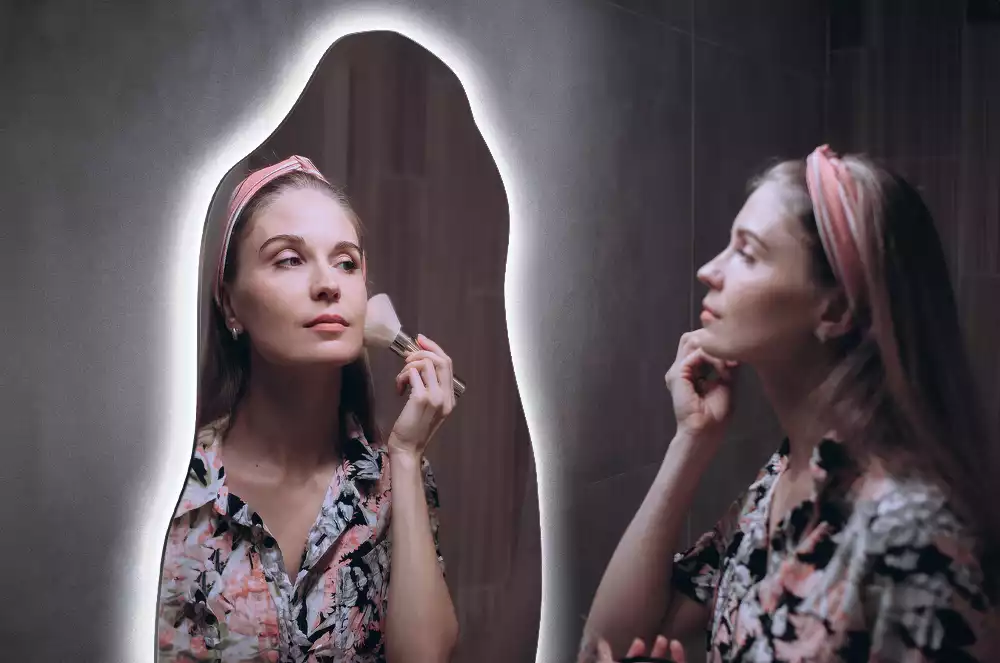 Miroir forme organique élégant