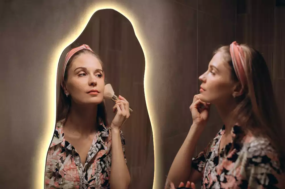 Miroir forme organique élégant