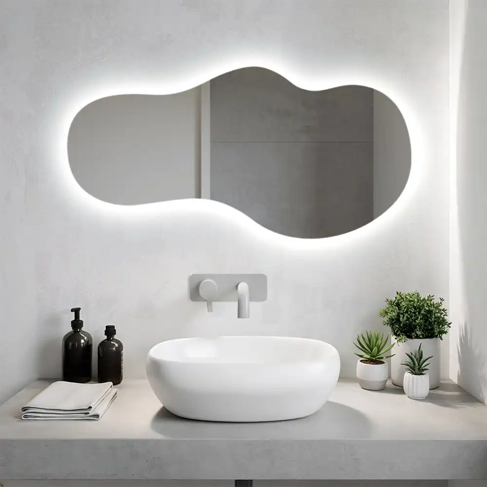 Miroir suspendu de forme organique avec éclairage LED