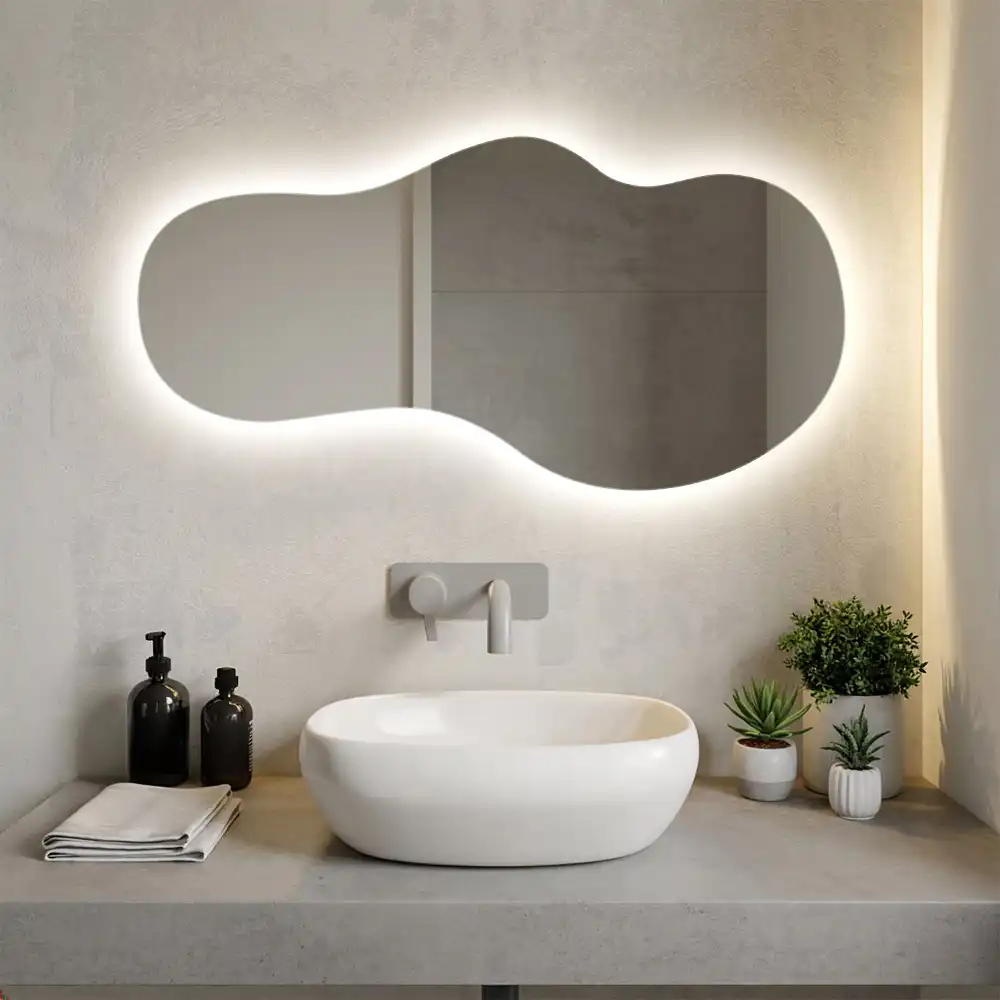 Miroir suspendu de forme organique avec éclairage LED