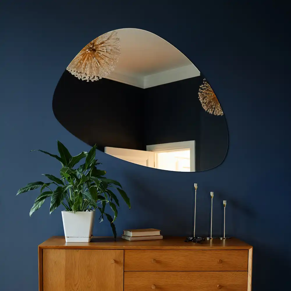 Miroir mural en forme d'œuf