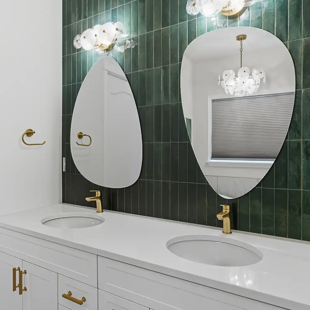 Miroir mural en forme d'œuf