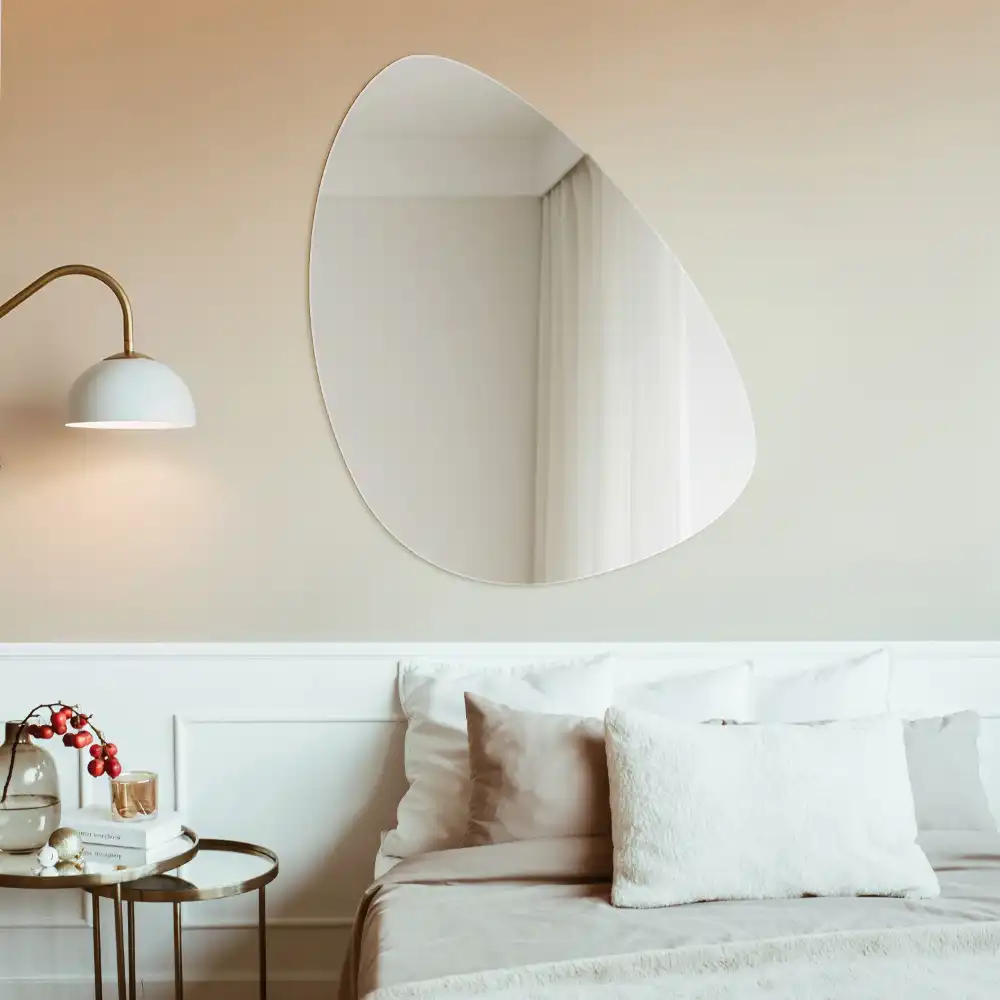 Miroir mural en forme d'œuf