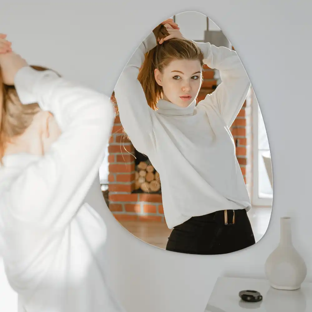 Miroir mural en forme d'œuf