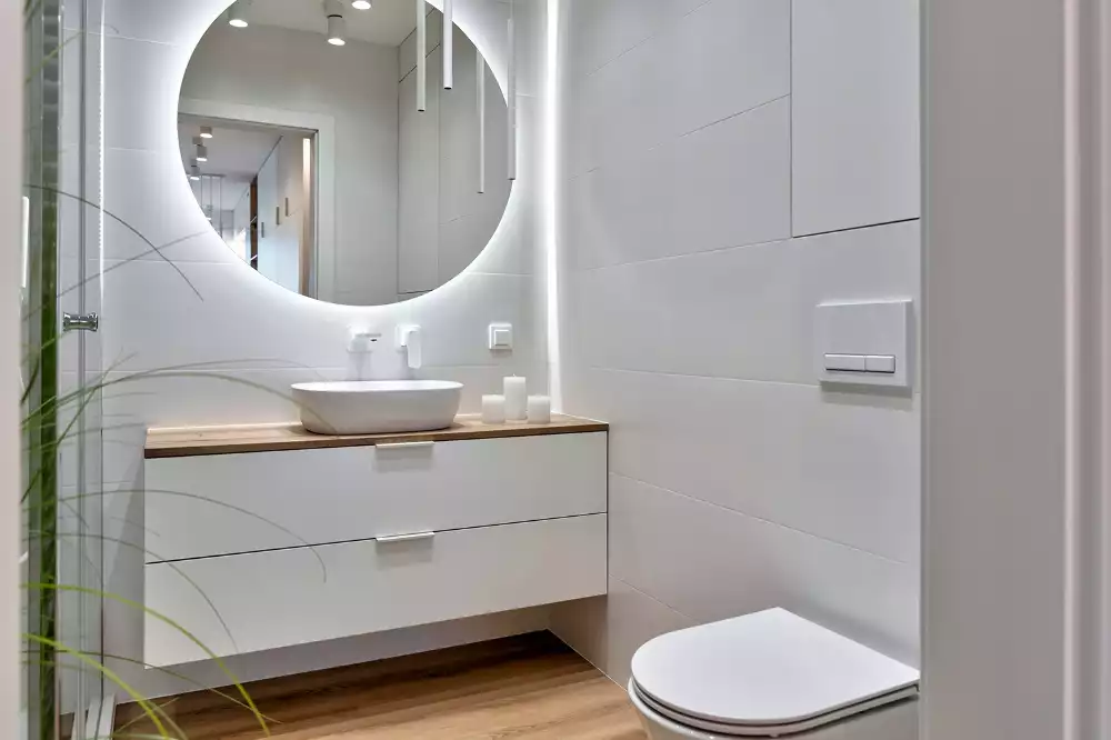 Miroir ovale moderne avec rétroéclairage LED