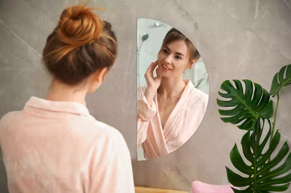 Miroir semi-circulaire suspendu sans cadre