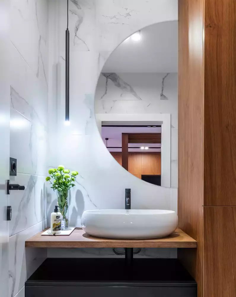 Miroir semi-circulaire suspendu sans cadre