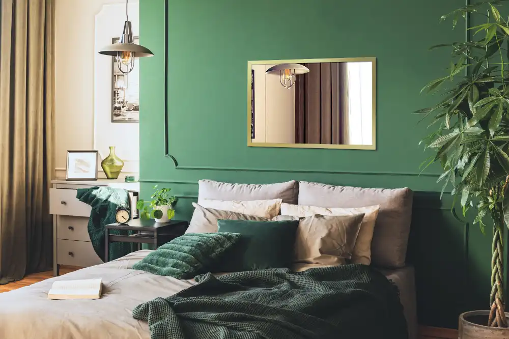 Miroir rectangulaire avec cadre doré mural