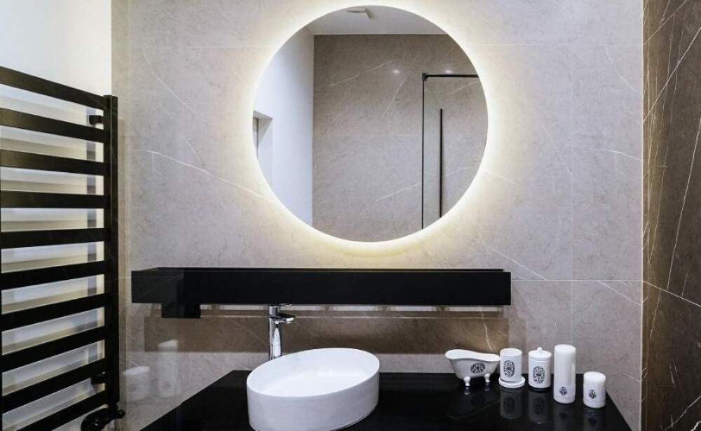 salle de bain étroite